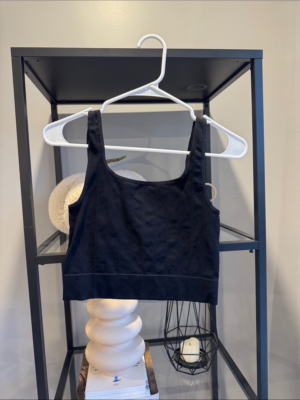 086. Hm Women’s Black Square-Neck Crop Tank Top